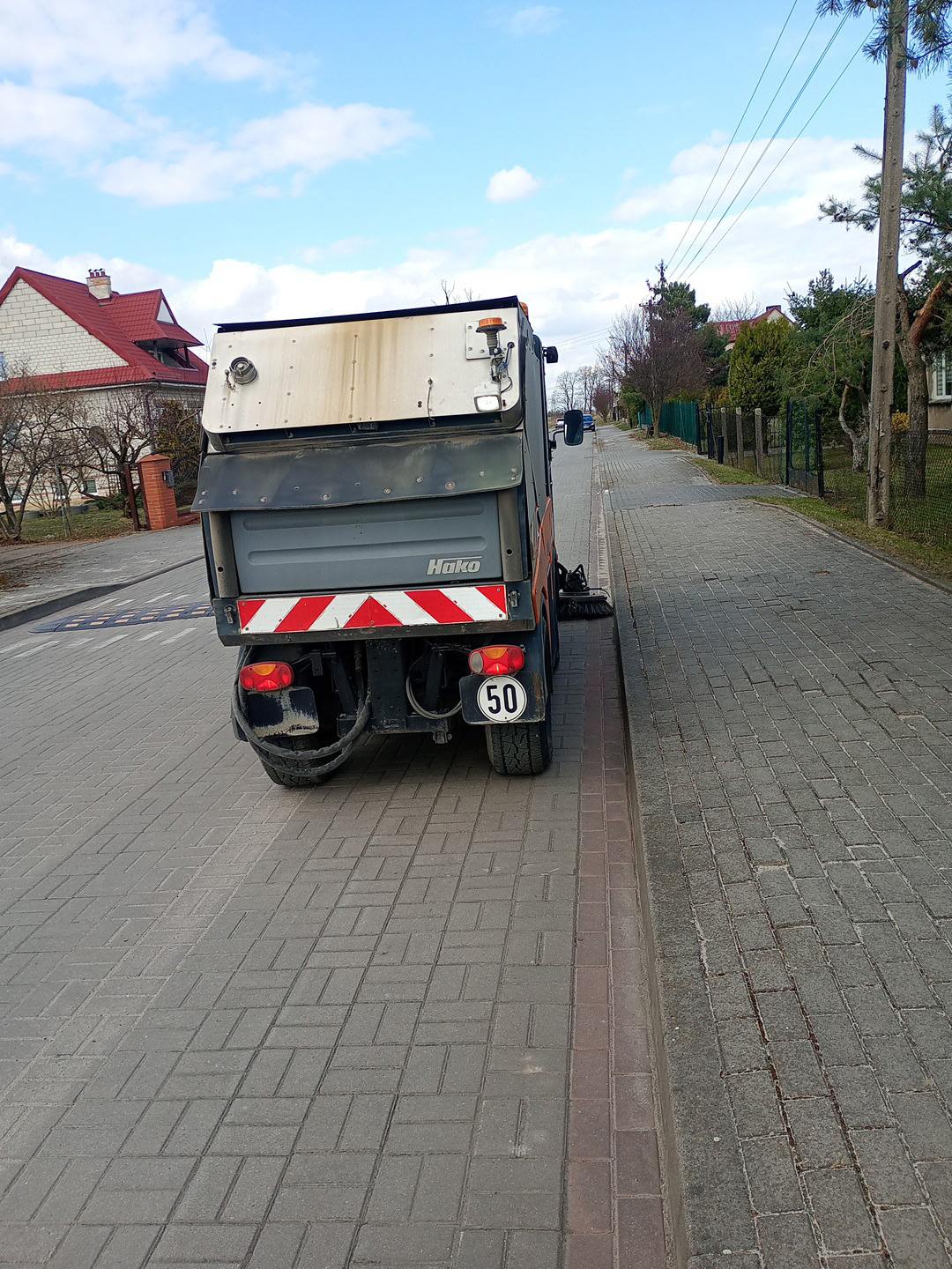 zamiatarka zamiata ulice